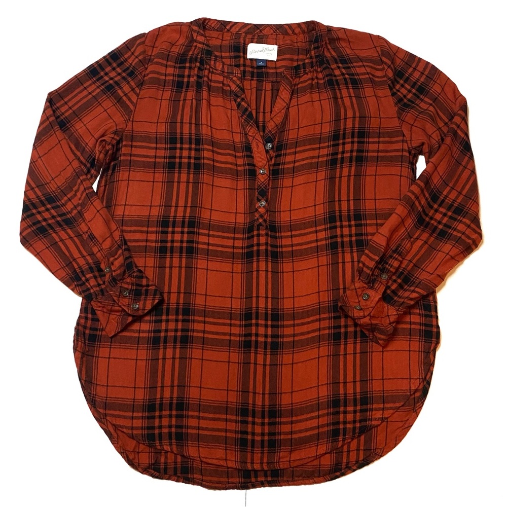 Fall Plaid blouse with rounded Hem | Size S | Universal Threads